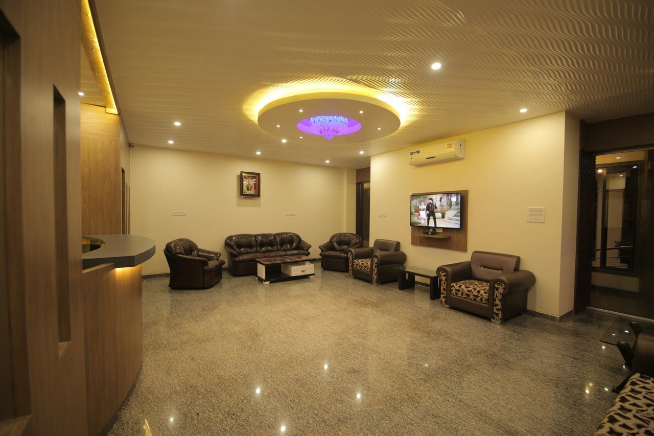 Saubhagya Inn International Lucknow Exteriör bild